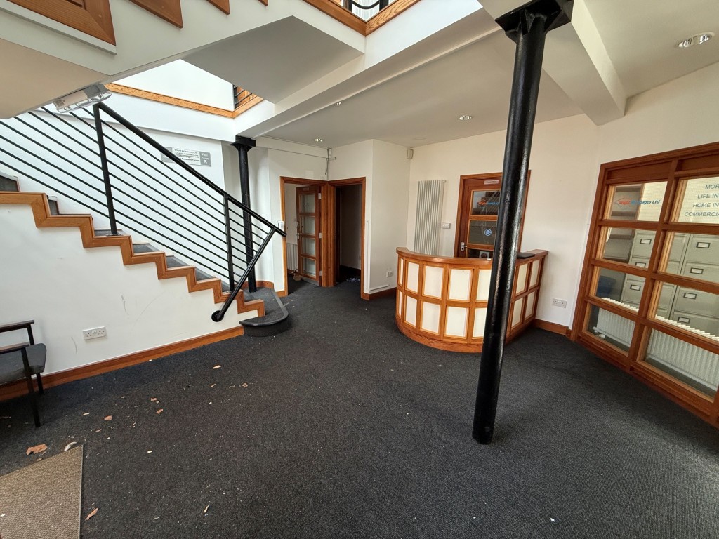 Lot: 69 - TOWN CENTRE OFFICE BUILDING WITH PARKING - Entrance hall with stairs and reception space